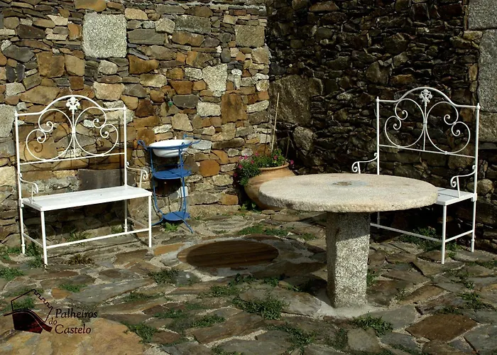 Penzion Palheiro Do Castelo - Patio Sabugal